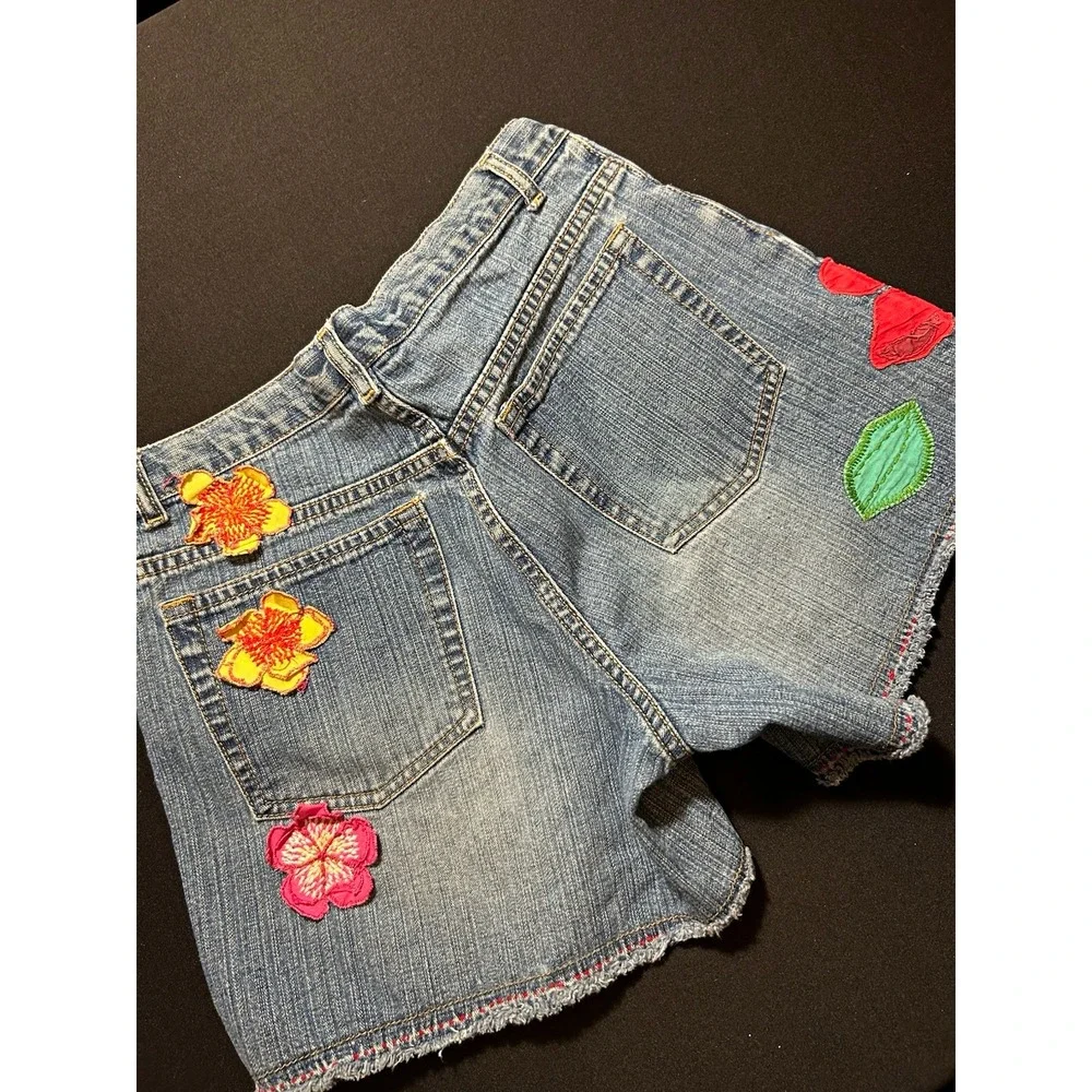 GAP Girls Size 14 Denim Shorts Floral Applique Embroidered Frayed Hem Y2K Boho